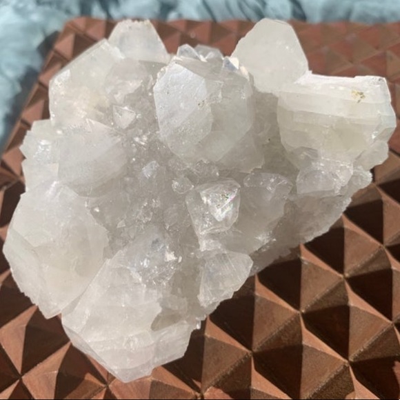 Gnome Crystal, Apophyllite Cluster, Face Shapes - Picture 6 of 9